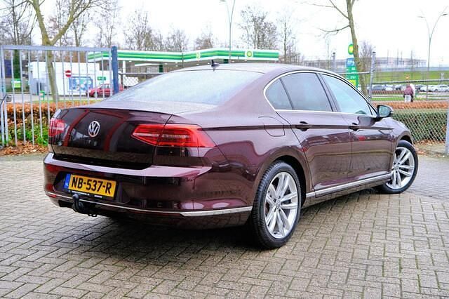 Occasion VW Passat 120 PK (88 kW) 2017 Rood Sedan