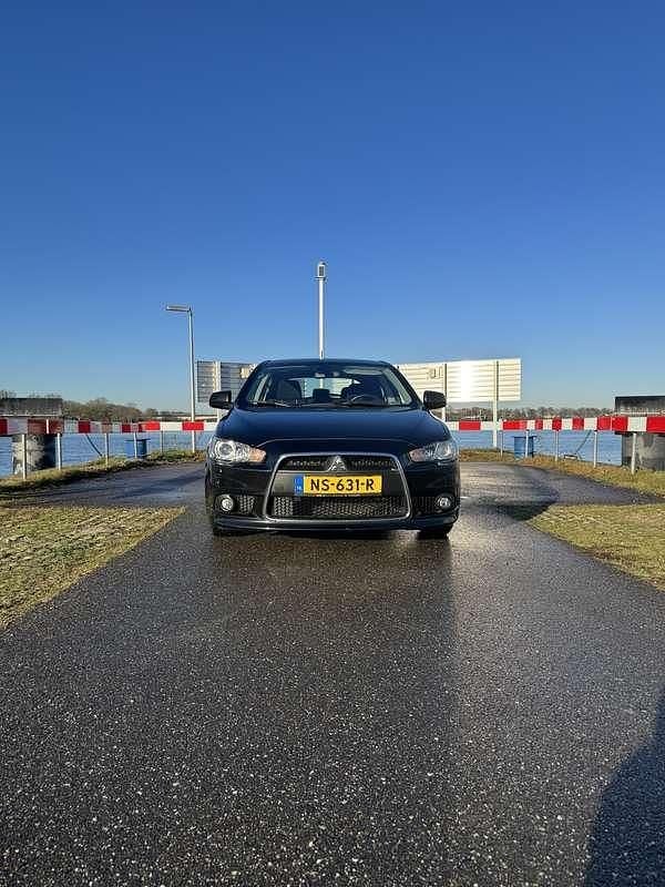 Zwart Gebruikt 2011 Mitsubishi Lancer Hatchback | € 7.000 (Goede deal) - Afbeelding 1/4