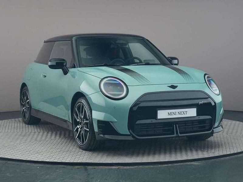 Nieuw Mini Cooper 160 kW (218 PK) 2025 Groen Hatchback