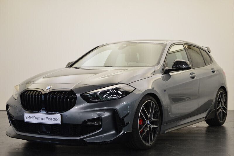 Grijs Gebruikt 2024 BMW 118 M Sport Hatchback | € 46.950 - Afbeelding 1/4