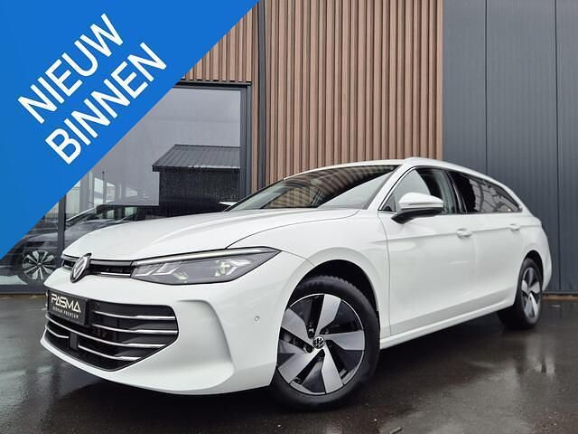 Wit Occasion 2025 VW Passat Business Stationwagen | € 39.999 (Goede deal) - Afbeelding 1/4
