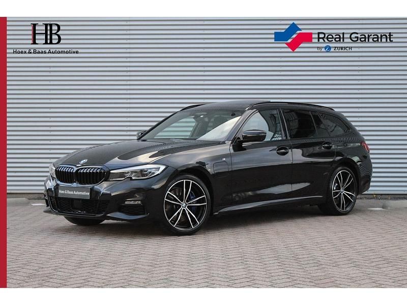 Zwart Occasion 2020 BMW 330 Executive Stationwagen | € 32.940 (Iets duurder) - Afbeelding 1/4