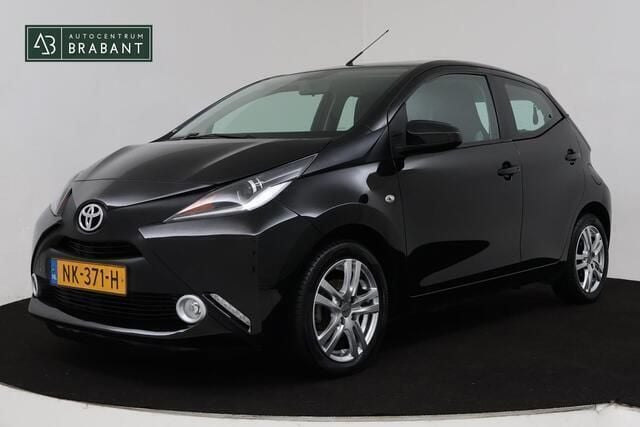 Zwart Gebruikt 2017 Toyota Aygo X-play Hatchback | € 6.945 (Goede deal) - Afbeelding 1/4