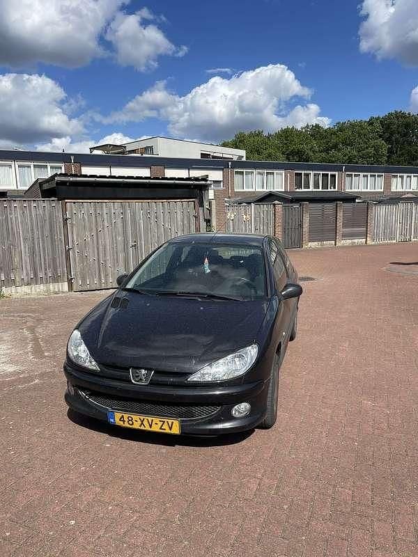 Zwart Gebruikt 2007 Peugeot 206 Forever Hatchback | € 700 (Goede deal) - Afbeelding 1/4