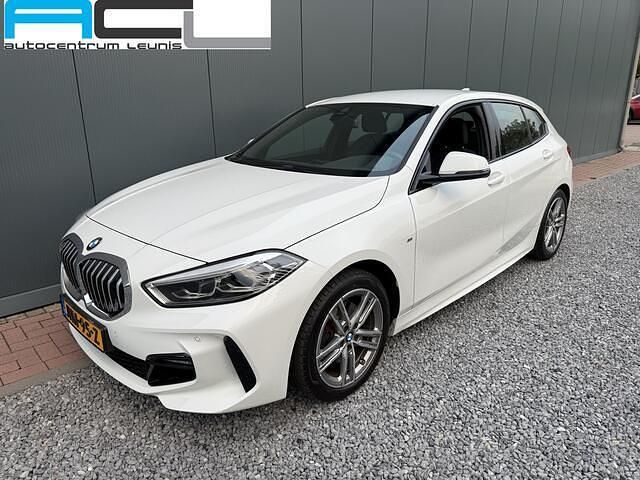 Hatchback Gebruikt 2021 BMW 118 Executive Hatchback | € 25.900 (Iets duurder) - Afbeelding 1/4
