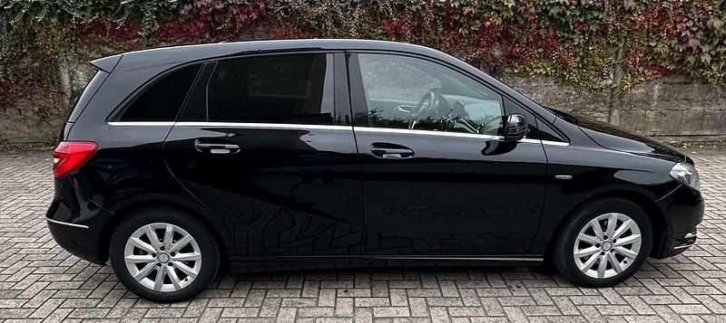 Zwart Gebruikt 2012 Mercedes B200 Ambition MPV | € 6.950 (Eerlijke prijs) - Afbeelding 1/4