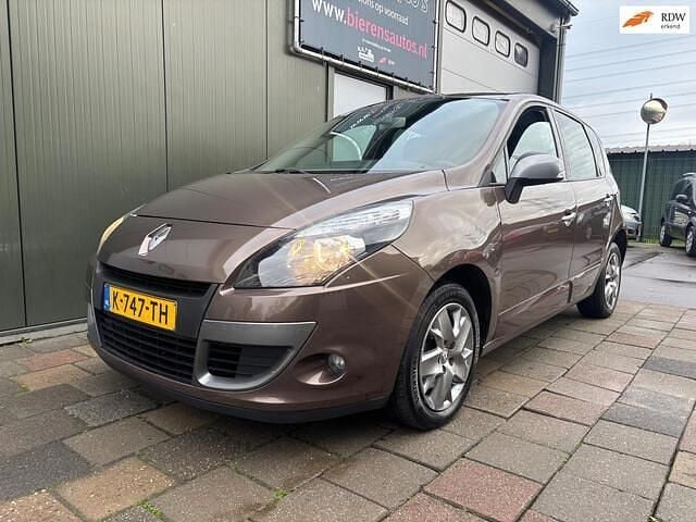 Bruin (metallic) Gebruikt 2012 Renault Scénic III MPV | € 4.450 (Goede deal) - Afbeelding 1/4