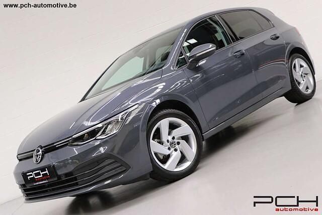 Grijs Occasion 2020 VW Golf Life Sedan | € 29.999 (Iets duurder) - Afbeelding 1/4