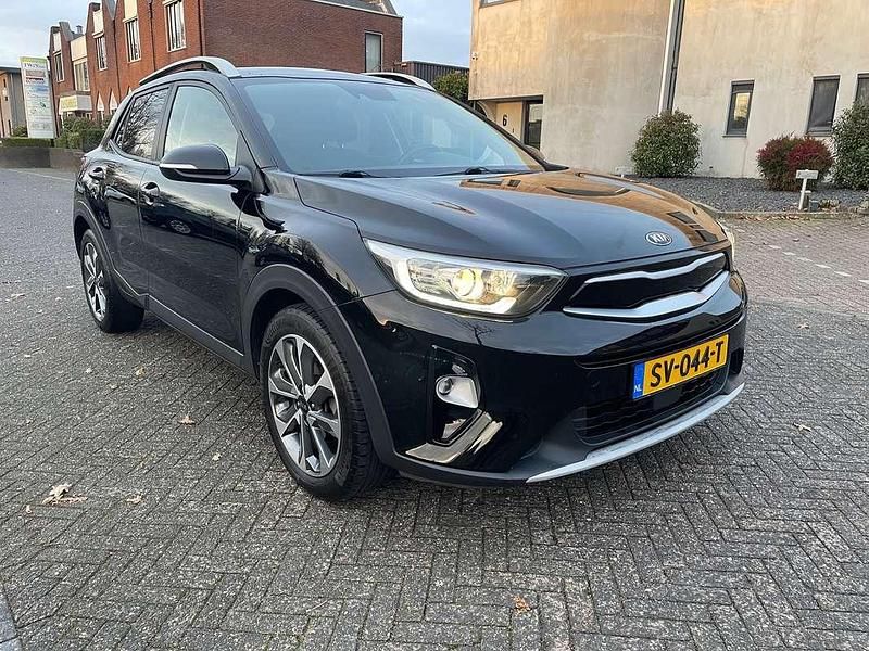 Zwart Gebruikt 2018 Kia Stonic SUV | € 13.500 (Eerlijke prijs) - Afbeelding 1/4