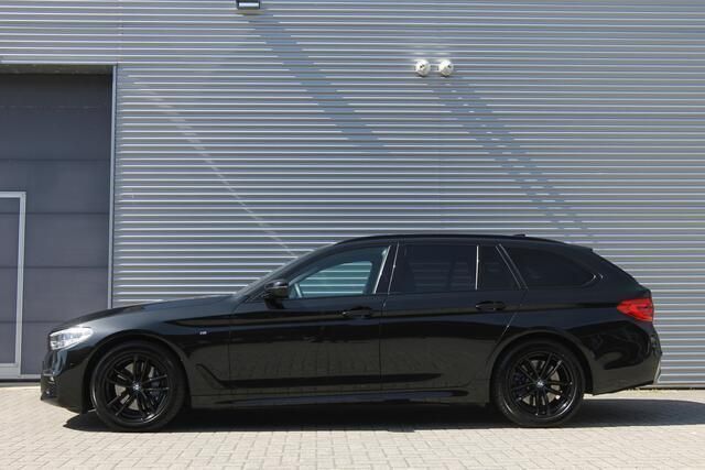 Zwart Gebruikt 2017 BMW 525 Executive Stationwagen | € 24.999 - Afbeelding 1/1
