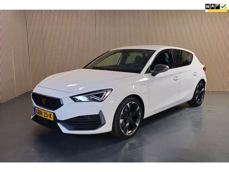 Wit Gebruikt 2023 Cupra Leon Hatchback | € 27.950 (Eerlijke prijs) - Afbeelding 1/4