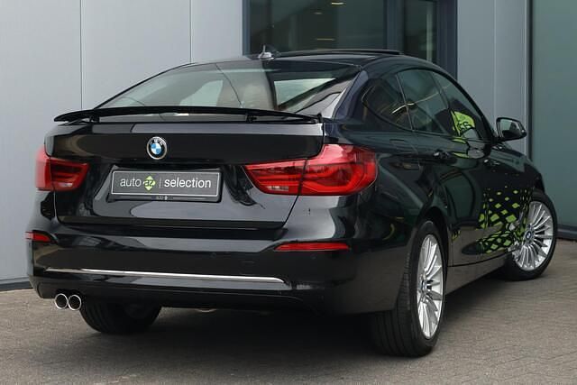 Occasion BMW 330 Executive 252 PK (185 kW) 2019 Zwart Hatchback