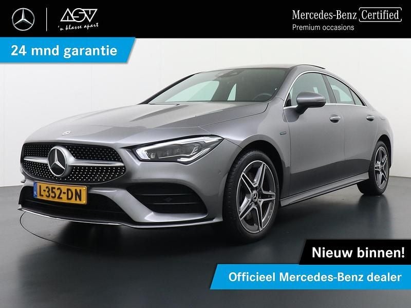 Grijs Gebruikt 2021 Mercedes CLA250 AMG Line Premium Plus Sedan | € 37.840 (Eerlijke prijs) - Afbeelding 1/4