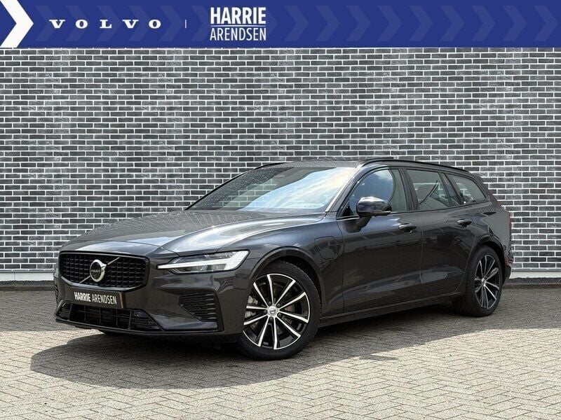 Grijs Gebruikt 2024 Volvo V60 Plus Stationwagen | € 47.899 (Iets duurder) - Afbeelding 1/4