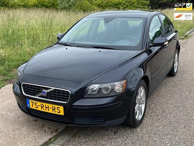 Zwart Gebruikt 2005 Volvo S40 Momentum Sedan | € 2.499 (Eerlijke prijs) - Afbeelding 1/4