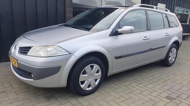 Grijs (metallic) Gebruikt 2007 Renault Mégane GrandTour Business Stationwagen | € 795 (Super prijs) - Afbeelding 1/4