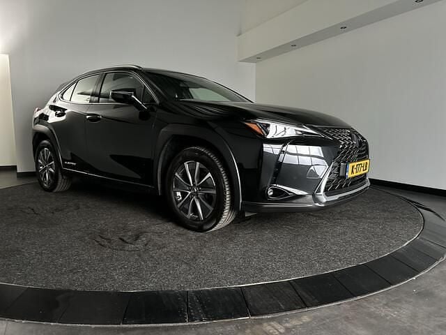 Zwart Occasion 2020 Lexus UX 300e Business Edition SUV | € 18.950 - Afbeelding 1/4