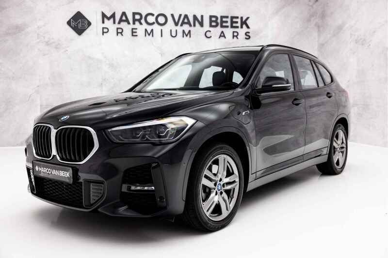 475 saffierzwart metallic Gebruikt 2022 BMW X1 M Sport SUV | € 36.750 (Iets duurder) - Afbeelding 1/4