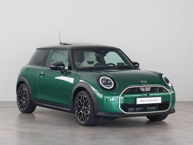 Occasion Mini Cooper Favoured 114 kW (156 PK) 2025 Groen Hatchback