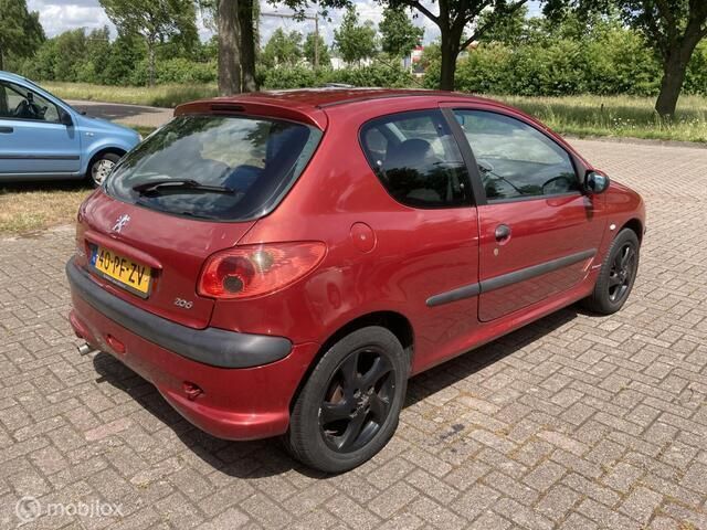 Occasion Peugeot 206 75 PK (55 kW) 2004 Rood Hatchback