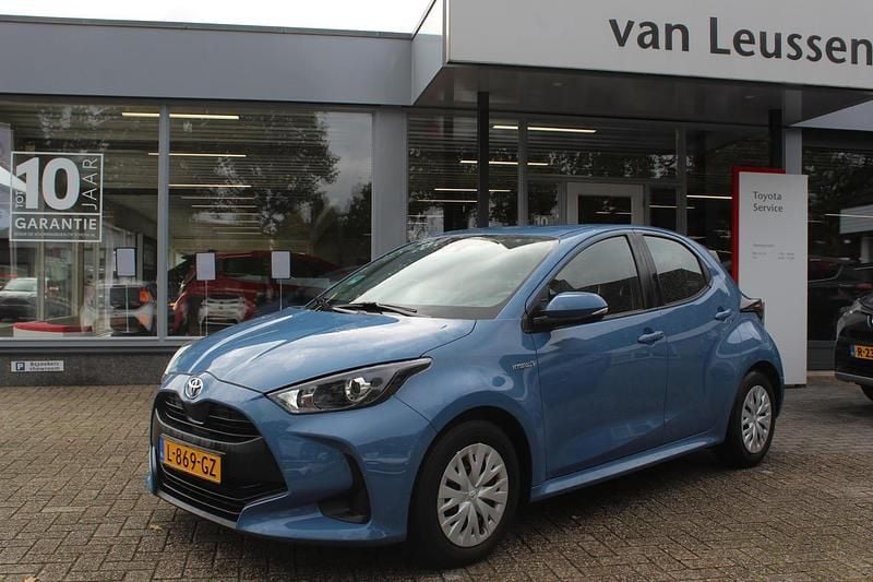 Blauw Gebruikt 2021 Toyota Yaris Hybrid Active Hatchback | € 18.400 (Eerlijke prijs) - Afbeelding 1/4