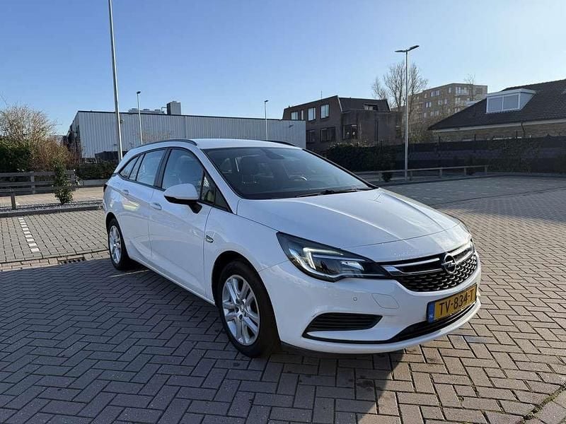Wit Gebruikt 2018 Opel Astra Edition Stationwagen | € 7.800 (Goede deal) - Afbeelding 1/4