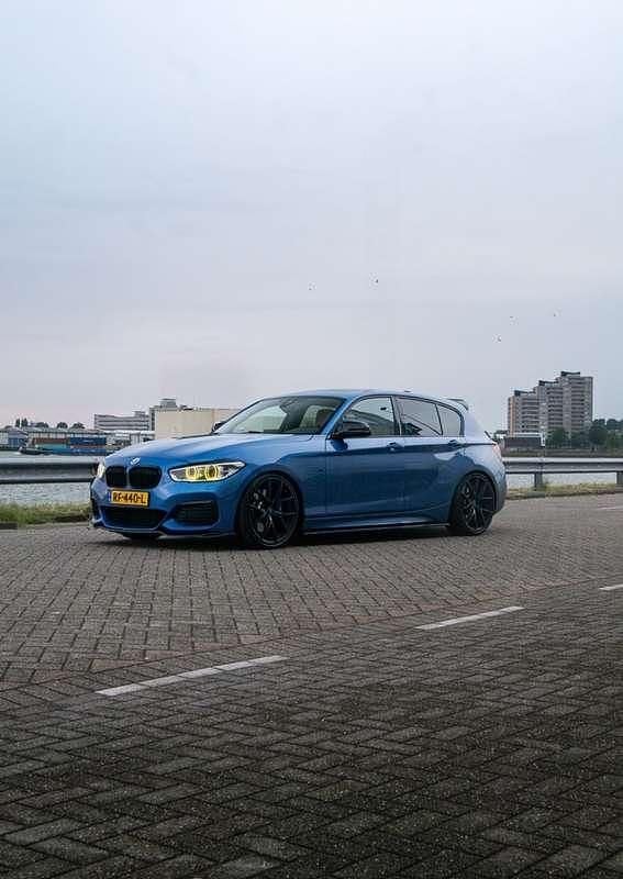 Blauw Gebruikt 2017 BMW M140 M Sport Hatchback | € 33.950 - Afbeelding 1/4