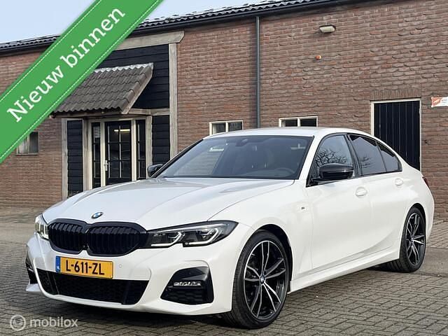 Wit Occasion 2021 BMW 320 M Sport Sedan | € 30.900 (Eerlijke prijs) - Afbeelding 1/4