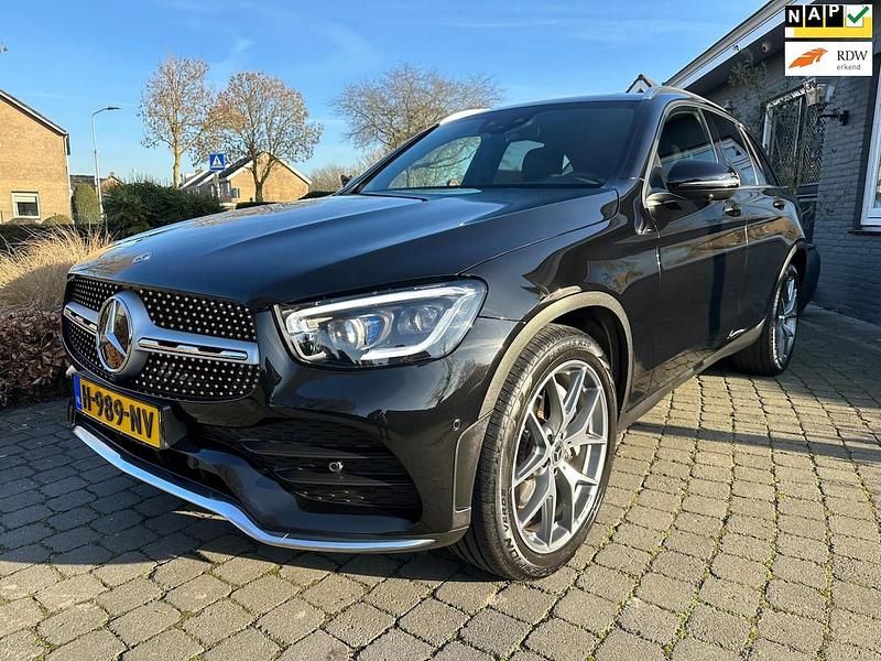 Zwart Occasion 2020 Mercedes GLC200 Premium SUV | € 40.900 (Eerlijke prijs) - Afbeelding 1/4
