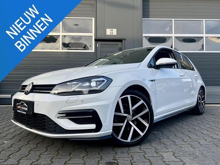 Wit Occasion 2019 VW Golf VII Highline Hatchback | € 17.640 (Goede deal) - Afbeelding 1/4
