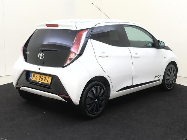 Occasion Toyota Aygo X-play 69 PK (50 kW) 2018 Wit Hatchback
