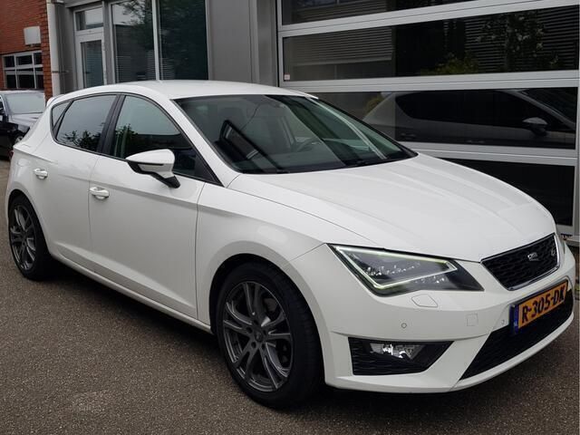 Wit Gebruikt 2013 Seat Leon FR Hatchback | € 8.950 (Iets duurder) - Afbeelding 1/4