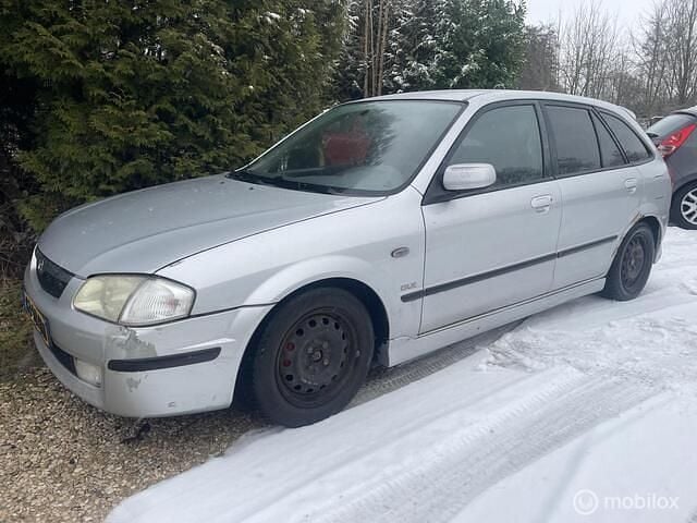 Grijs (metallic) Occasion 2000 Mazda 323 Hatchback | € 699 (Goede deal) - Afbeelding 1/4
