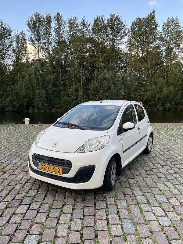 Wit Gebruikt 2012 Peugeot 107 Access Hatchback | € 3.000 (Goede deal) - Afbeelding 1/4