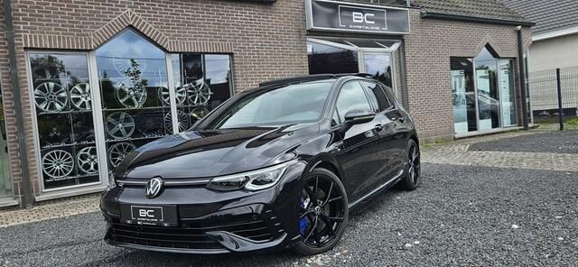 Zwart Gebruikt 2023 VW Golf VIII R Sedan | € 42.990 (Iets duurder) - Afbeelding 1/4