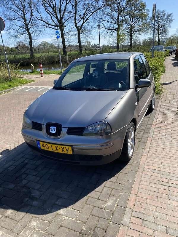 Grijs Gebruikt 2003 Seat Arosa Stella Hatchback | € 1.100 (Eerlijke prijs) - Afbeelding 1/4