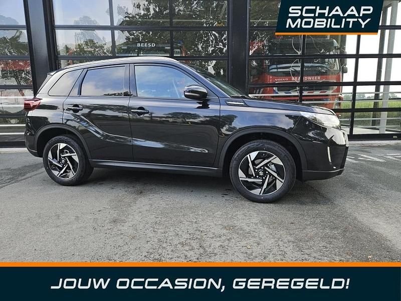 Zwart Nieuw 2024 Suzuki Vitara Style SUV | € 27.999 (Eerlijke prijs) - Afbeelding 1/4