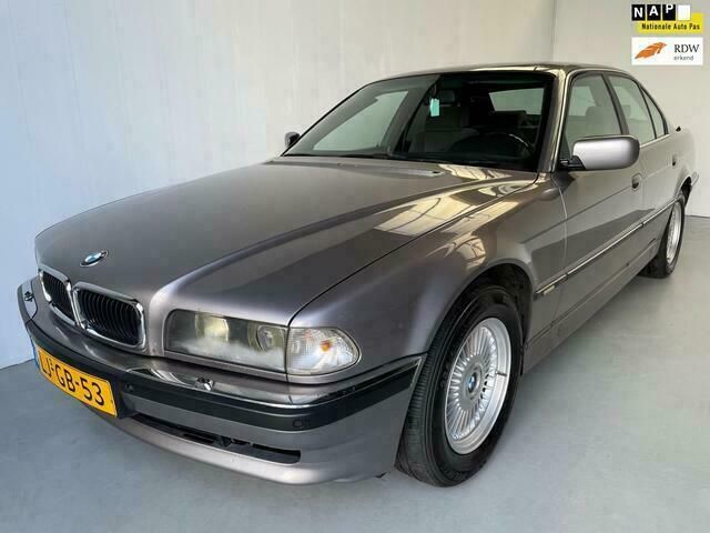 Grijs Gebruikt 1995 BMW 750 Sedan | € 6.999 - Afbeelding 1/4