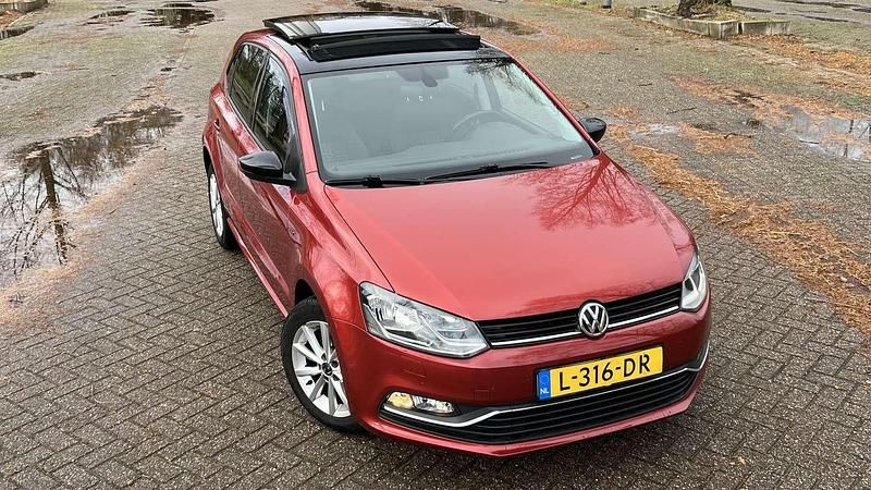 Rood Gebruikt 2015 VW Polo LOUNGE Hatchback | € 11.500 (Eerlijke prijs) - Afbeelding 1/4
