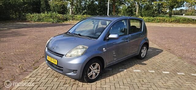 Grijs Gebruikt 2008 Daihatsu Sirion Hatchback | € 2.195 (Eerlijke prijs) - Afbeelding 1/4