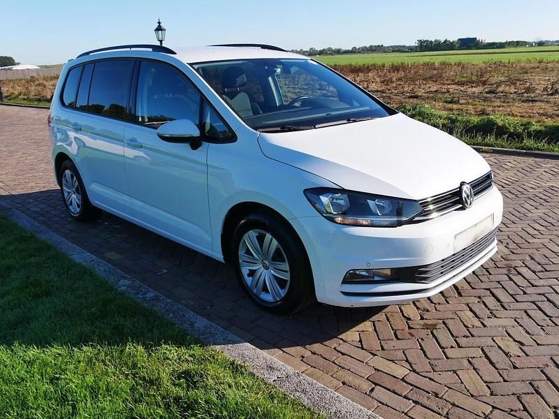Wit Gebruikt 2016 VW Touran Comfortline MPV | € 9.680 - Afbeelding 1/4