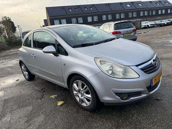 Grijs Gebruikt 2007 Opel Corsa Enjoy Hatchback | € 1.450 (Super prijs) - Afbeelding 1/4