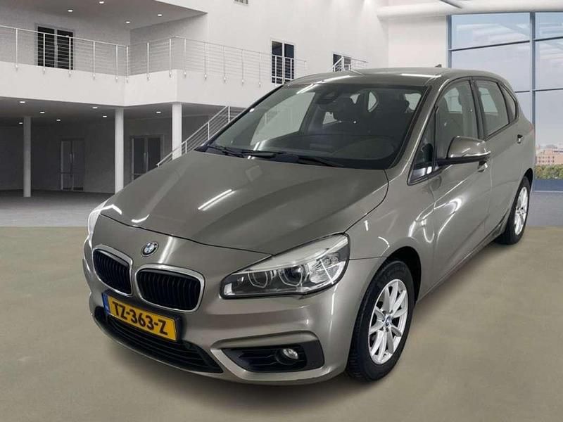 Grijs Gebruikt 2015 BMW 218 Active Tourer Executive MPV | € 7.995 (Eerlijke prijs) - Afbeelding 1/4
