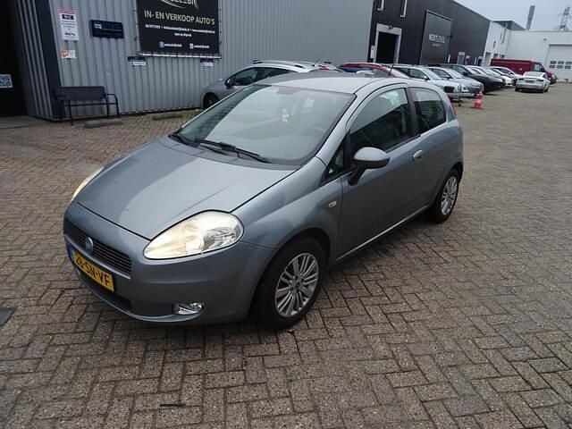 Grijs Occasion 2006 Fiat Grande Punto Hatchback | € 995 (Eerlijke prijs) - Afbeelding 1/4