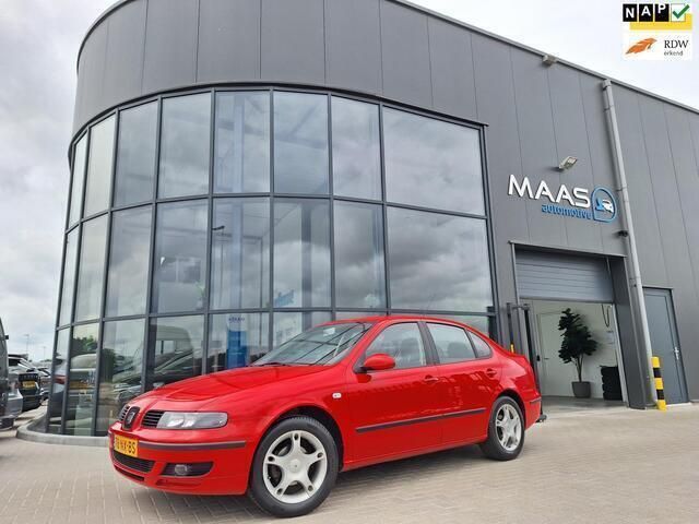 Rood Gebruikt 2004 Seat Toledo Sport Sedan | € 3.900 - Afbeelding 1/4