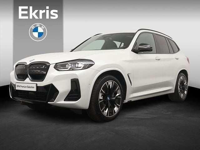 Mineralweiss metallic (wit metallic) Gebruikt 2022 BMW iX3 Comfort Edition SUV | € 37.900 (Goede deal) - Afbeelding 1/4