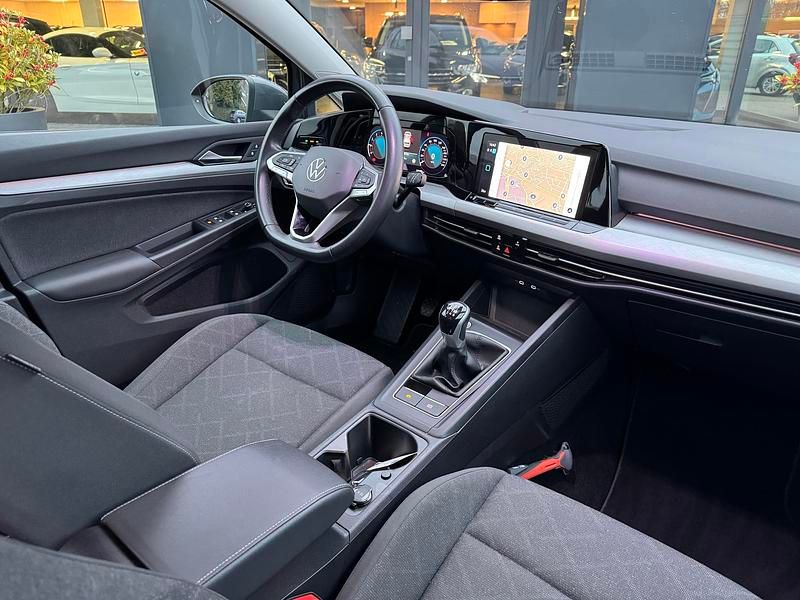 Occasion VW Golf VIII Life 110 PK (80 kW) 2023 Grijs Hatchback