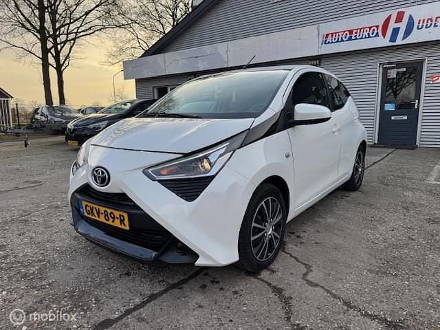 Wit Occasion 2020 Toyota Aygo Hatchback | € 6.999 (Super prijs) - Afbeelding 1/4
