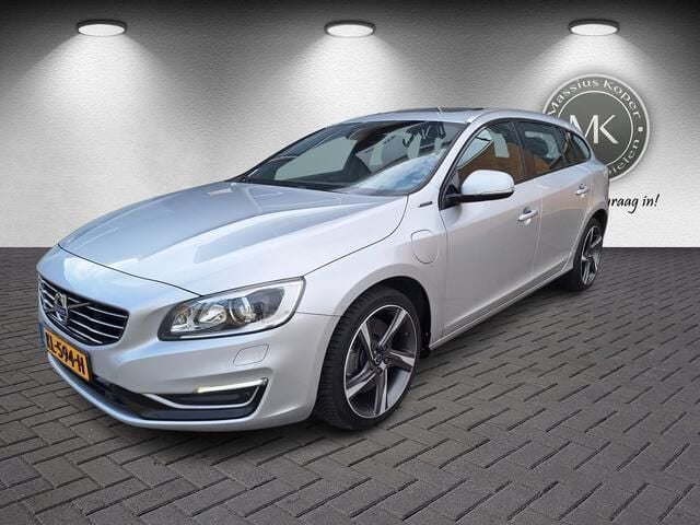 Zilver, metallic lak Gebruikt 2016 Volvo V60 R-Design Stationwagen | € 8.445 (Eerlijke prijs) - Afbeelding 1/4