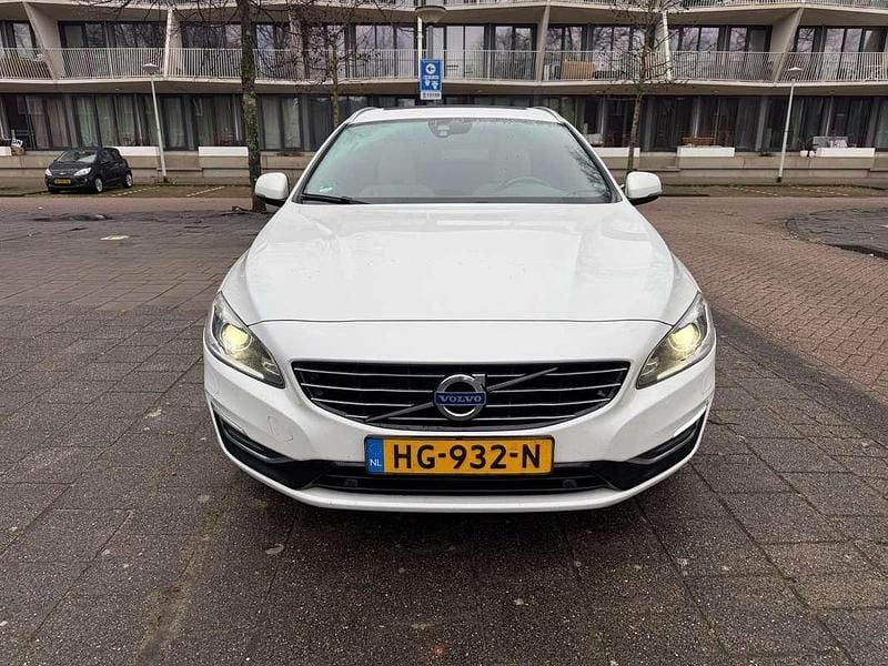Occasion Volvo V60 163 PK (119 kW) 2015 Wit (metallic) Stationwagen